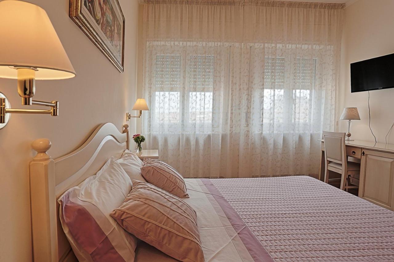 Il Castello Guest House ซัสซารี ภายนอก รูปภาพ