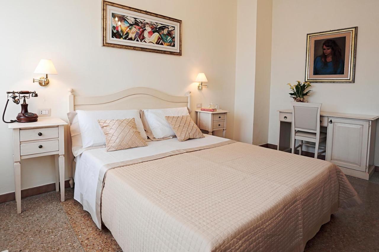 Il Castello Guest House ซัสซารี ภายนอก รูปภาพ