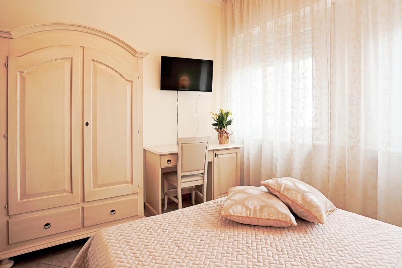 Il Castello Guest House ซัสซารี ภายนอก รูปภาพ