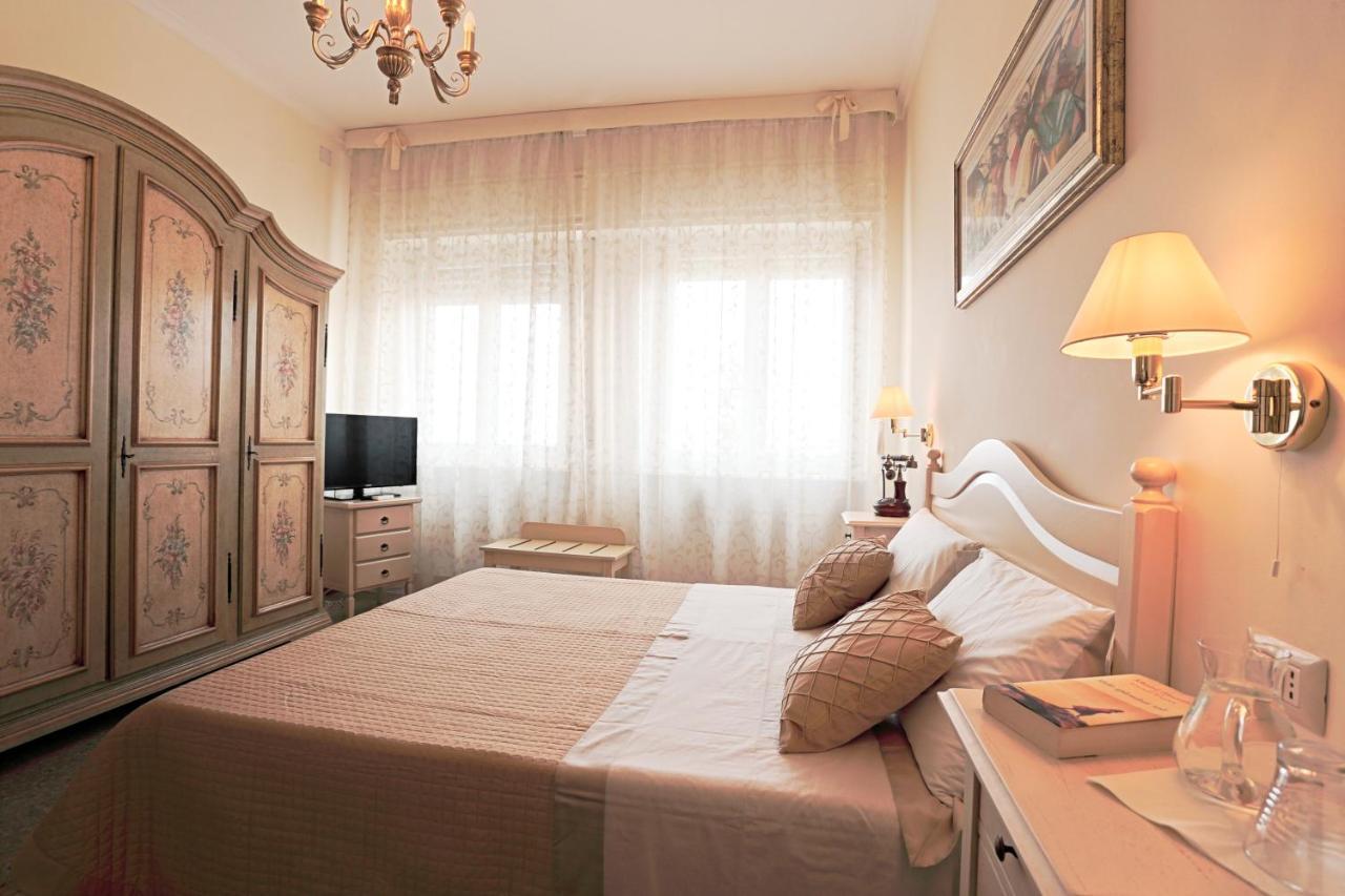 Il Castello Guest House ซัสซารี ภายนอก รูปภาพ