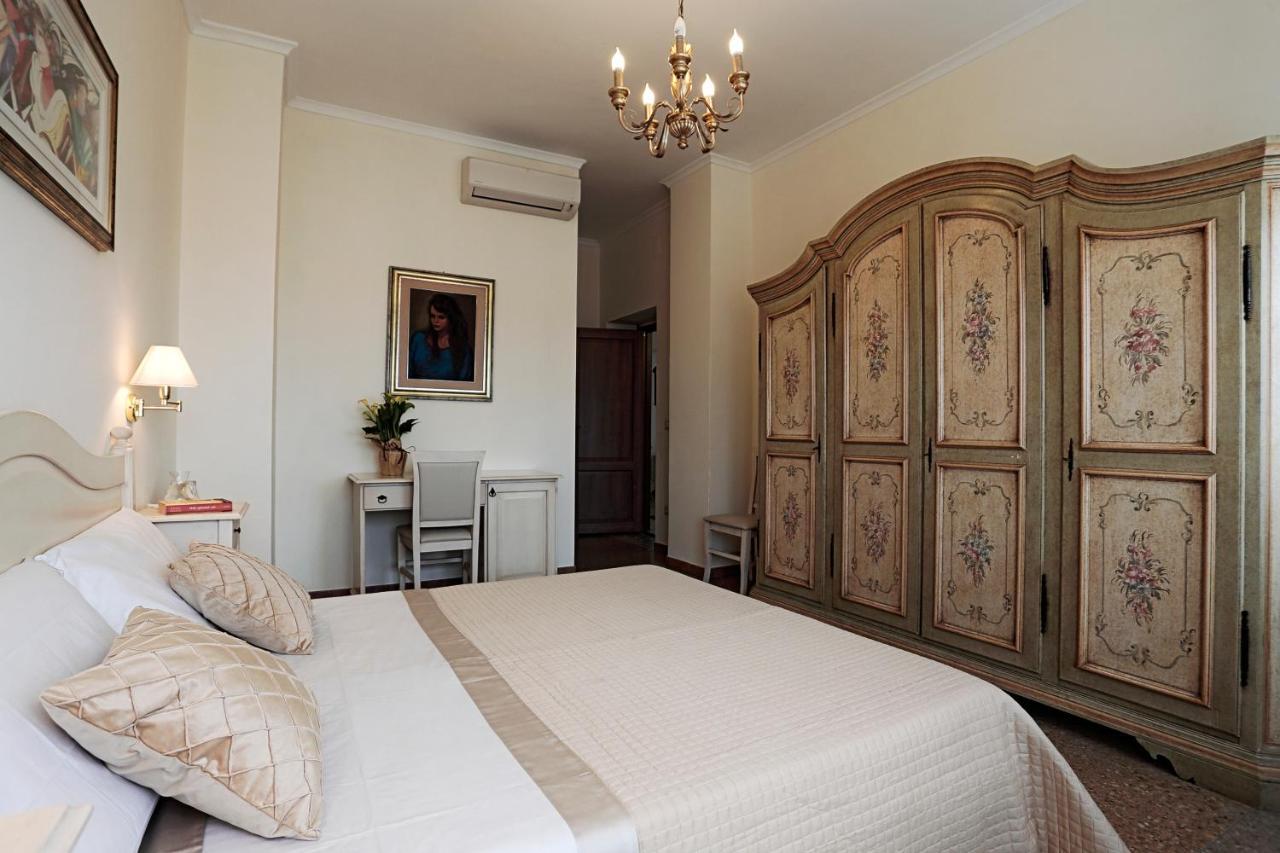Il Castello Guest House ซัสซารี ภายนอก รูปภาพ