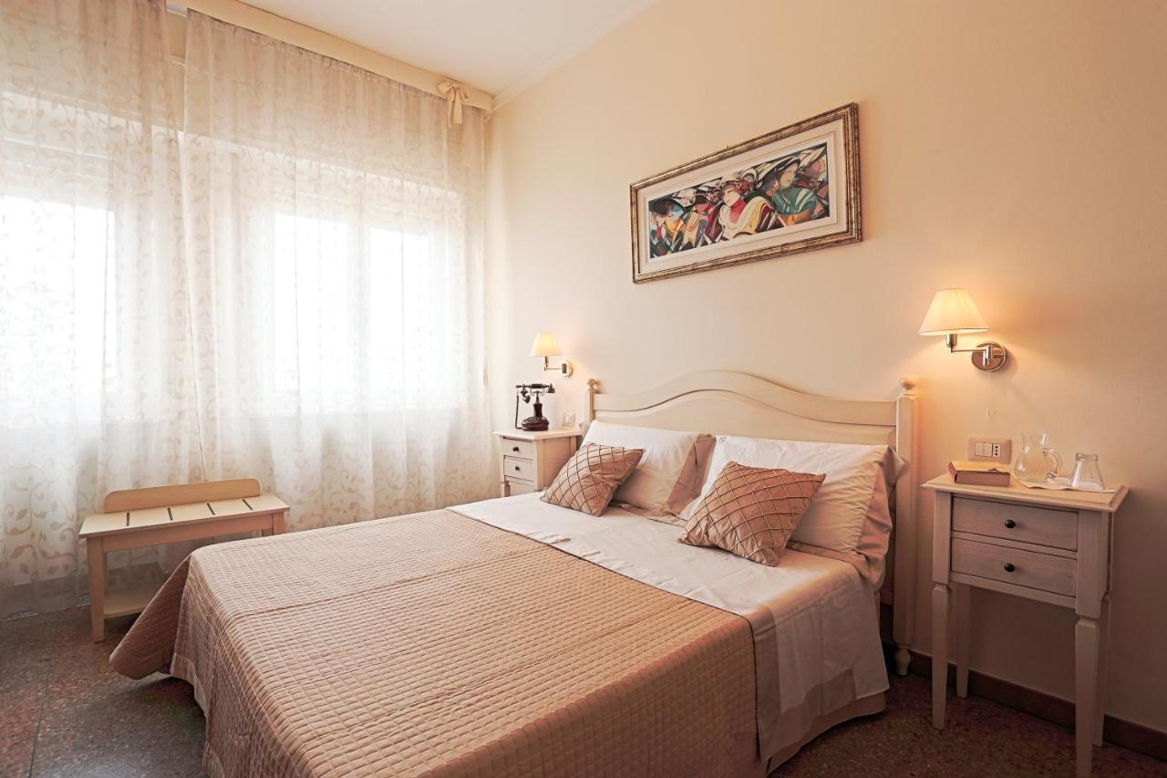 Il Castello Guest House ซัสซารี ภายนอก รูปภาพ